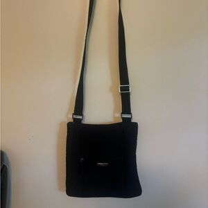 Vera Bradley Zip Hipster Crossbody Bag Solid Black Quilted Cotton Purse Preowned